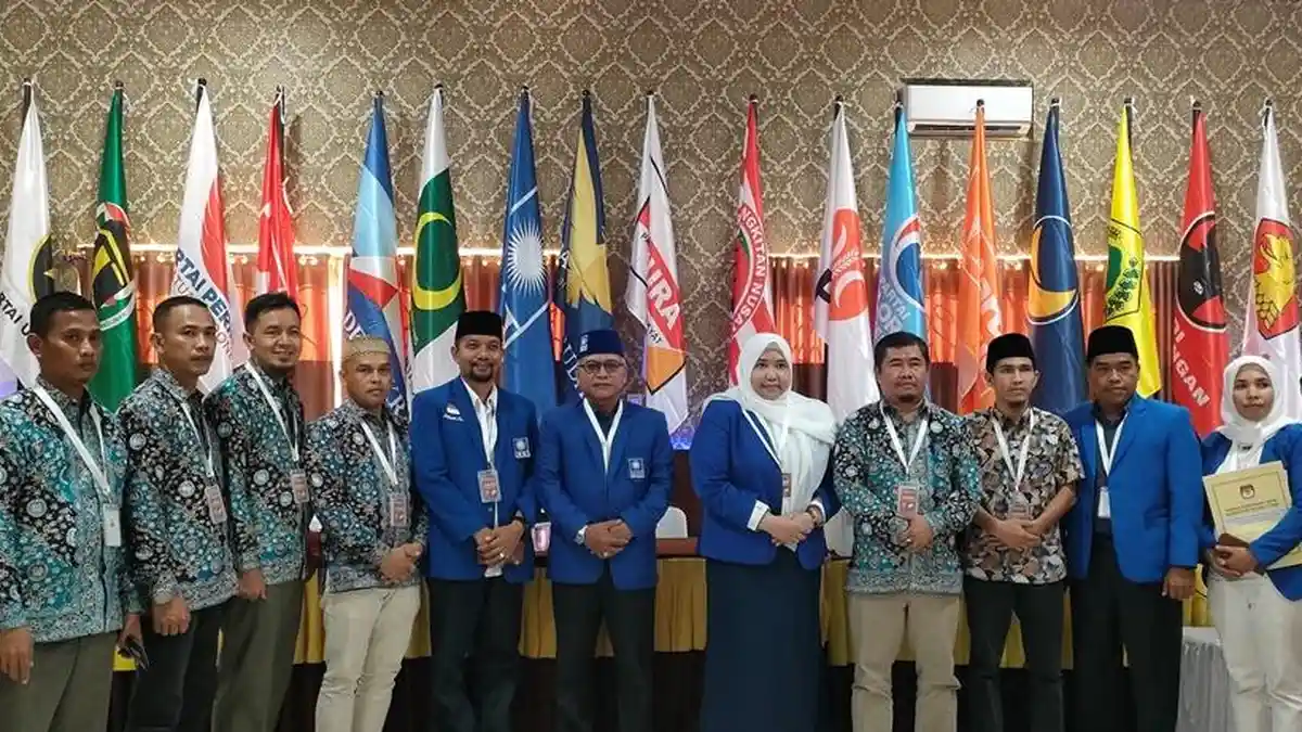 Daftarkan Bacalegnya ke KPU, PAN Muaro Jambi Targetkan 8 Kursi