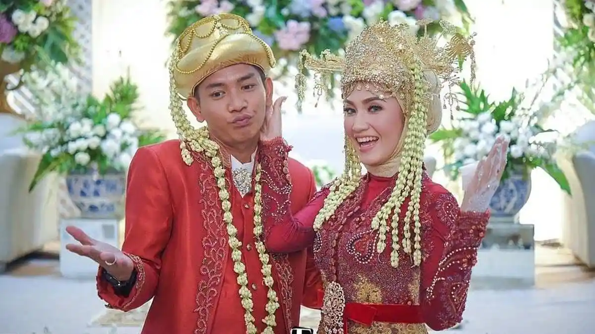 Istrinya Sempat Program Hamil, Tapi Angga Putra Akui Tak Bisa Saat Dokter Meminta Berhenti Merokok