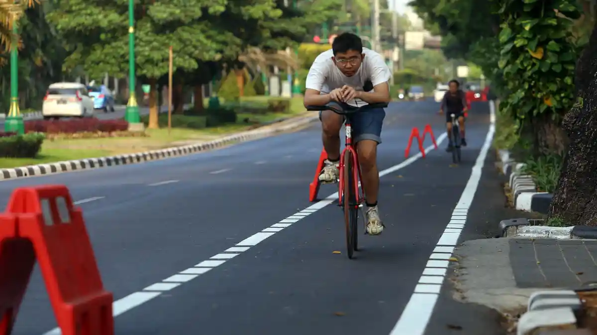 Ada Pengecualian, Pemotor Tak Bakal Ditilang Jika Masuk Jalur Sepeda dengan Marka Ini
