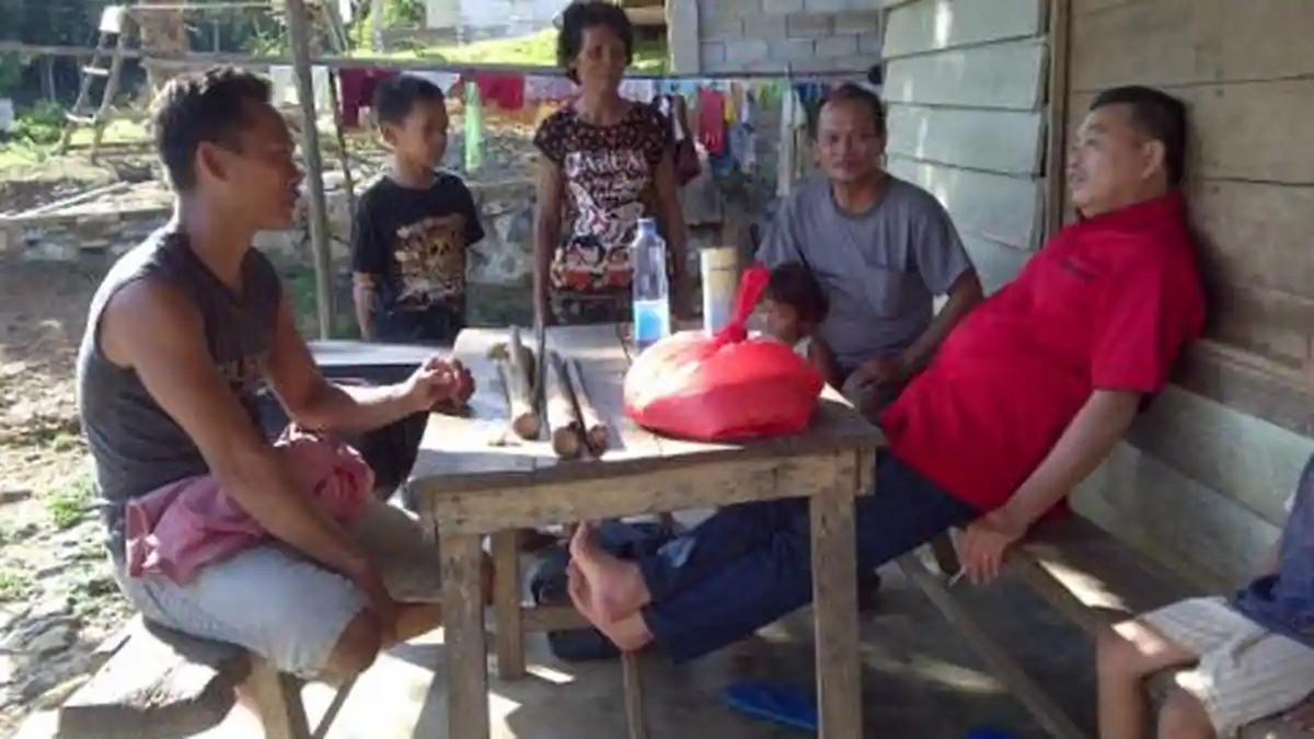 Tinjau Perkembangan Pendidikan, Cornelis Masuk ke Kampung Pedalaman di Kalbar