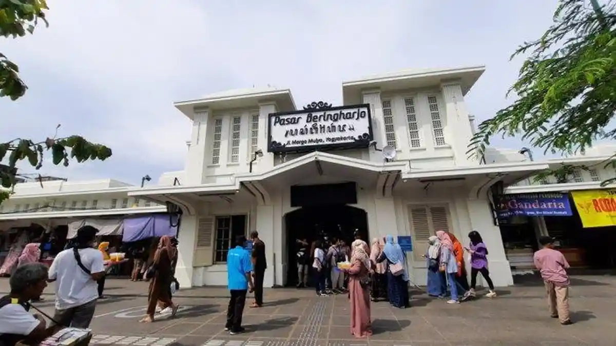 Pasar Beringharjo Jogja Kini Buka Sampai Jam 21.00 (9 Malam), Para Wisatawan dan Pedagang Senang