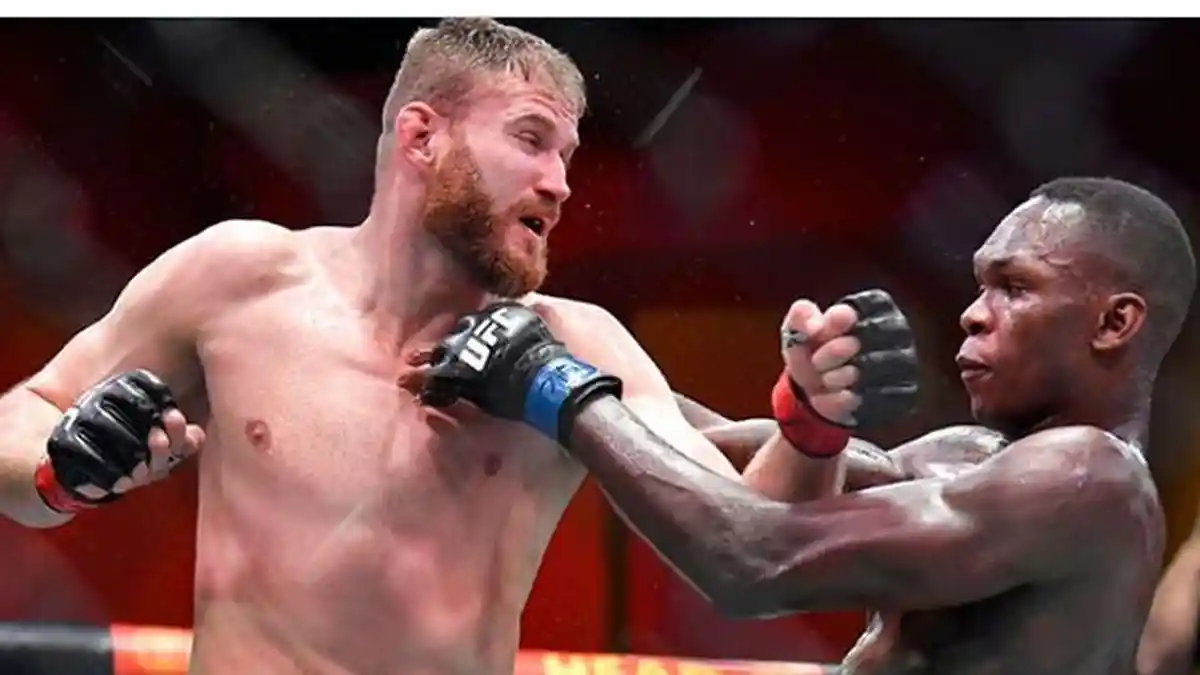 Hasil UFC 261 - Chris Weidman Patah Kaki usai Tendang Lutut Uriah Hall yang Sekeras Beton