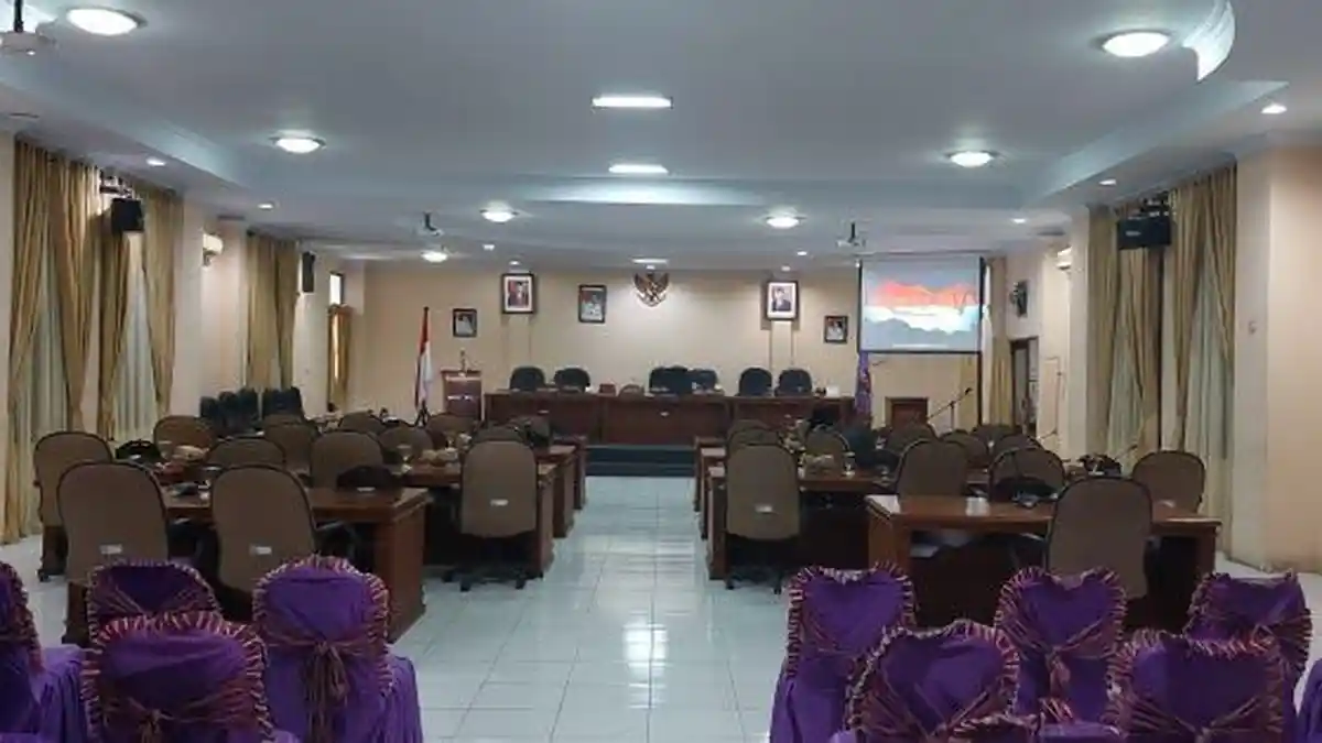 Agenda Sidang Paripurna Molor, Anggota DPRD Jadi Sorotan Warga Enrekang