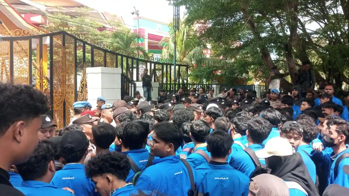 Demo Serentak Mahasiswa Tuntut MBG Dihapus, Gerindra Menolak: MBG Program Mulia