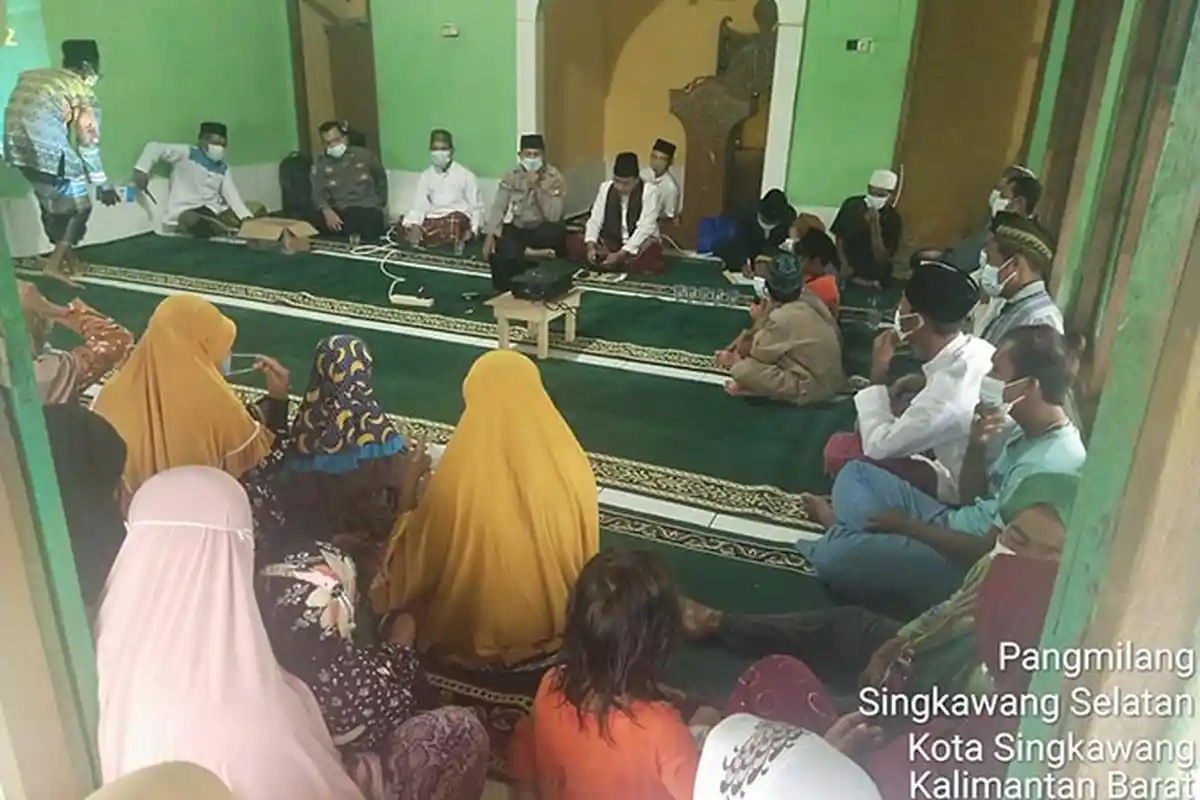 Kasat Binmas Polres Singkawang Edukasi warga untuk ikut Vaksin saat Hadiri Pengajian