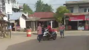 Sejumlah-warga-di-kawasan-Kelurahan-Padang-Karambia.jpg
