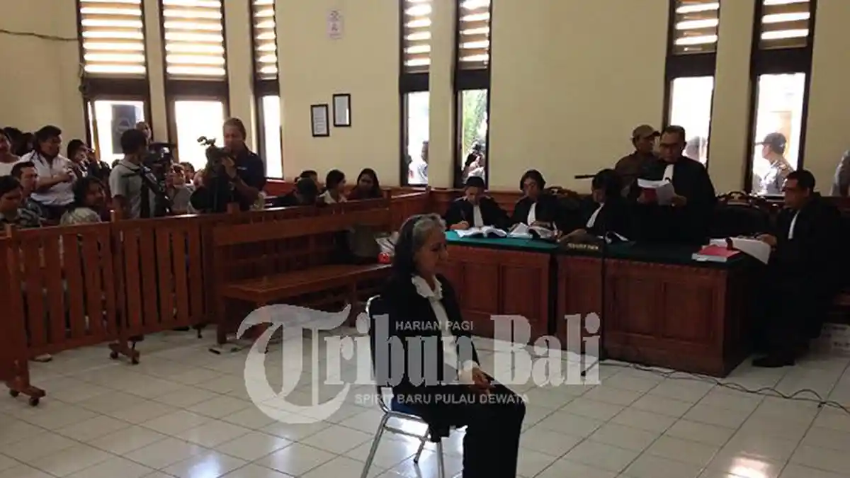 Geram, Pengunjung Sidang Berteriak: 