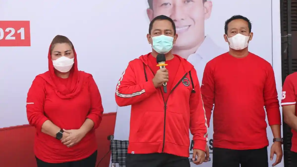 Kader PDIP Kota Semarang Serahkan Gaji Untuk Penanganan COVID-19
