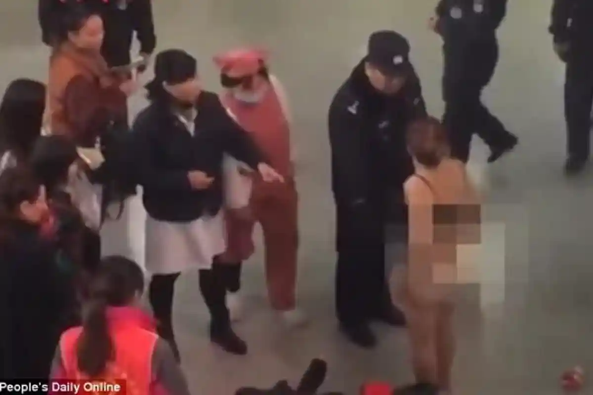 Duh, Video Perempuan Lepas Pakaian di Depan Umum, Gara-gara Tak Puas Hasil Operasi Plastik