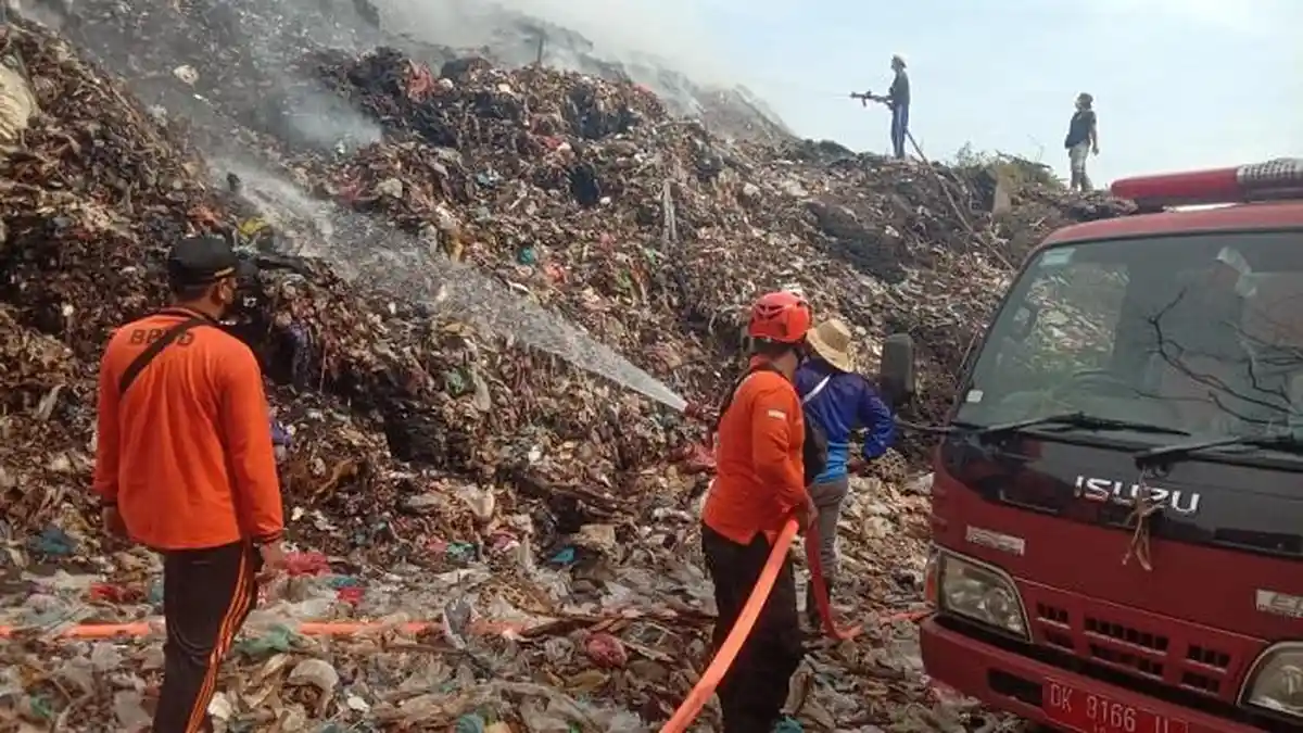 TPA Bengkala Buleleng Masih Terbakar, Tidak Ada Implementasi Penyetopan Kiriman Sampah