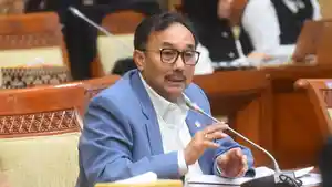 Anggota-Komisi-III-DPR-RI-Fraksi-Partai-Golkar-Benny-Utama-dalam-rapat-kerja-Senayan.jpg