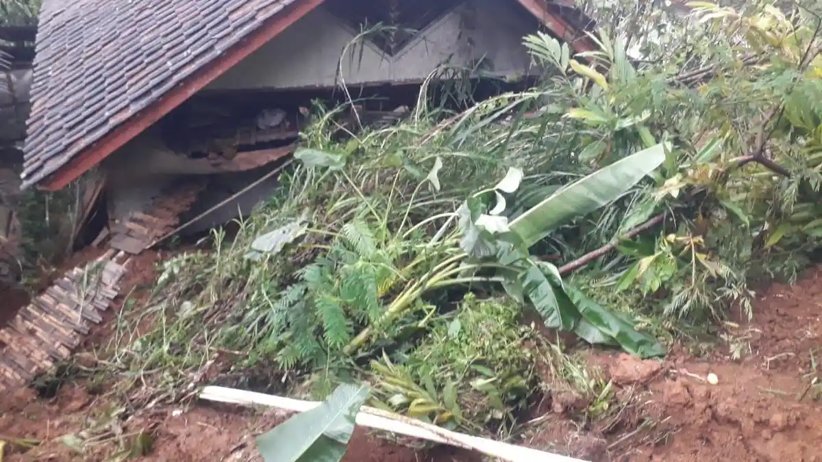 Detik-detik Akses Jalan Menuju Darmacaang Ciamis Putus Tertutup Longsor, Begini Kronologinya