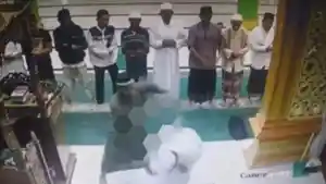 KASUS-PENIKAMAN-Peristiwa-mengejutkan-terjadi-di-Masjid-Baiturrahman.jpg