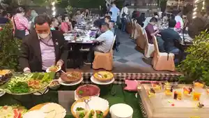 Suasana-pengunjung-saat-menikmati-paket-buka-puasa.jpg