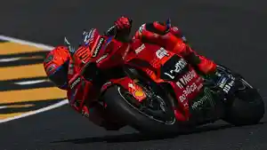 Pembalap-Ducati-Marc-Marquez-sedang-beraksi-pada-hari-pertama-MotoGP-Italia-2025.jpg
