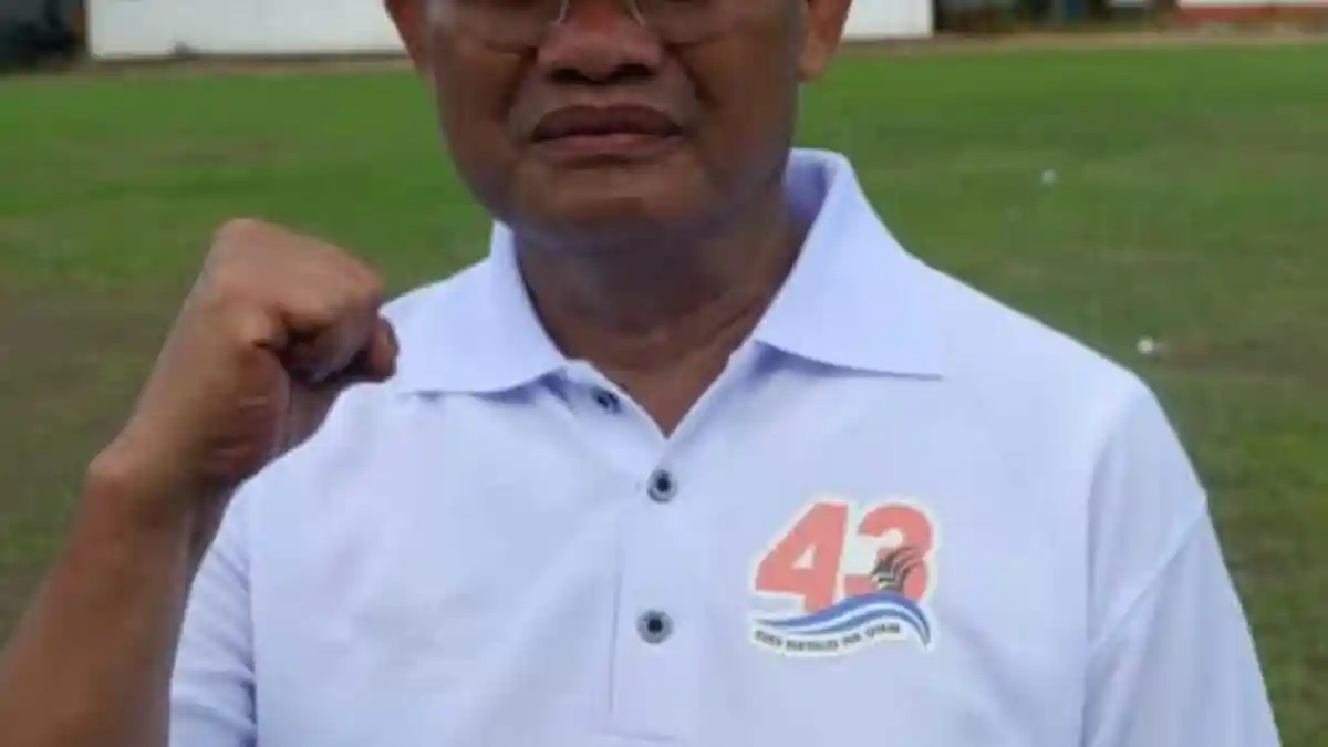 Ini Foto Terkhir Almarhum Abraham Razak saat Meninjau Stadion Banta ...