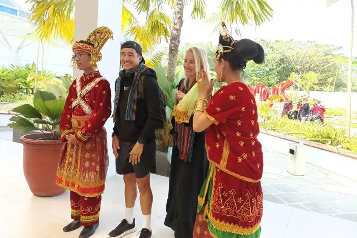 Crosser MXGP Sumbawa Disambut Gendang Beleq dan Pakaian Adat Khas NTB