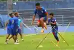 Arema Cronus Latihan Jelang Final IIC 2014