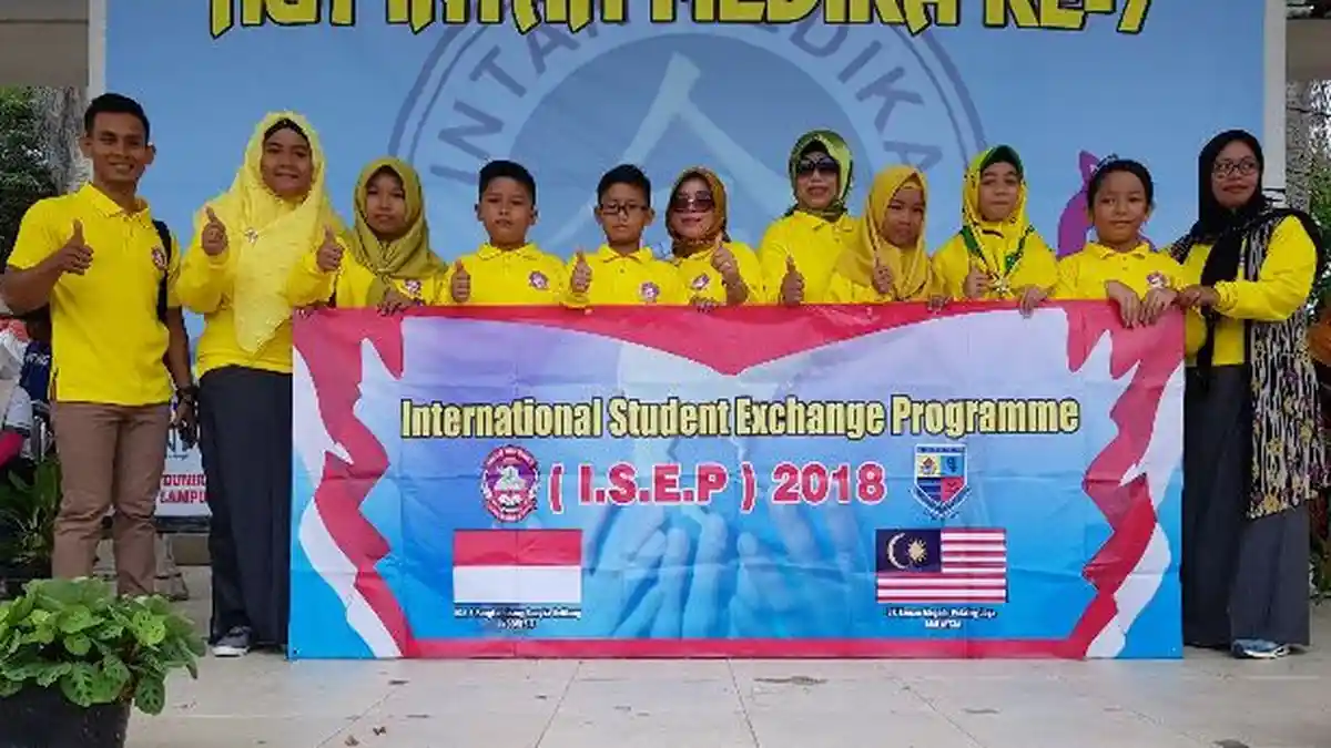 Delapan Siswa SD N 3 Pangkalpinang Berangkat ke Malaysia