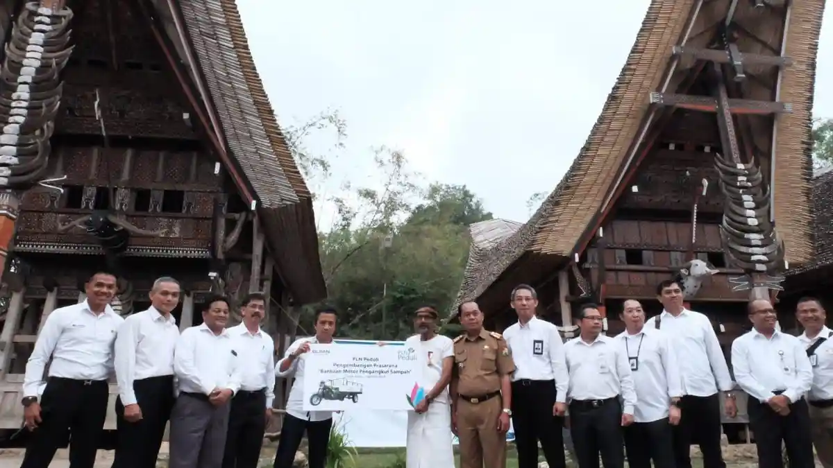 PLN Peduli, Serahkan Satu Unit Motor Pengangkut Sampah ke Pengelola Wisata Ke'te Ke'su