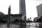 Pemasangan Penyangga Patung Bundaran HI