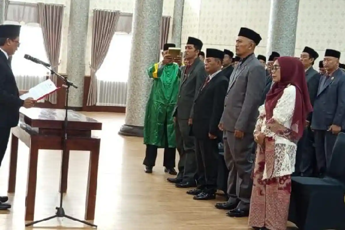 Pemerintah KSB Lantik 4 Pejabat Baru, Bupati Amar Tegaskan Pentingnya Kerja Sama dan Disiplin Tinggi