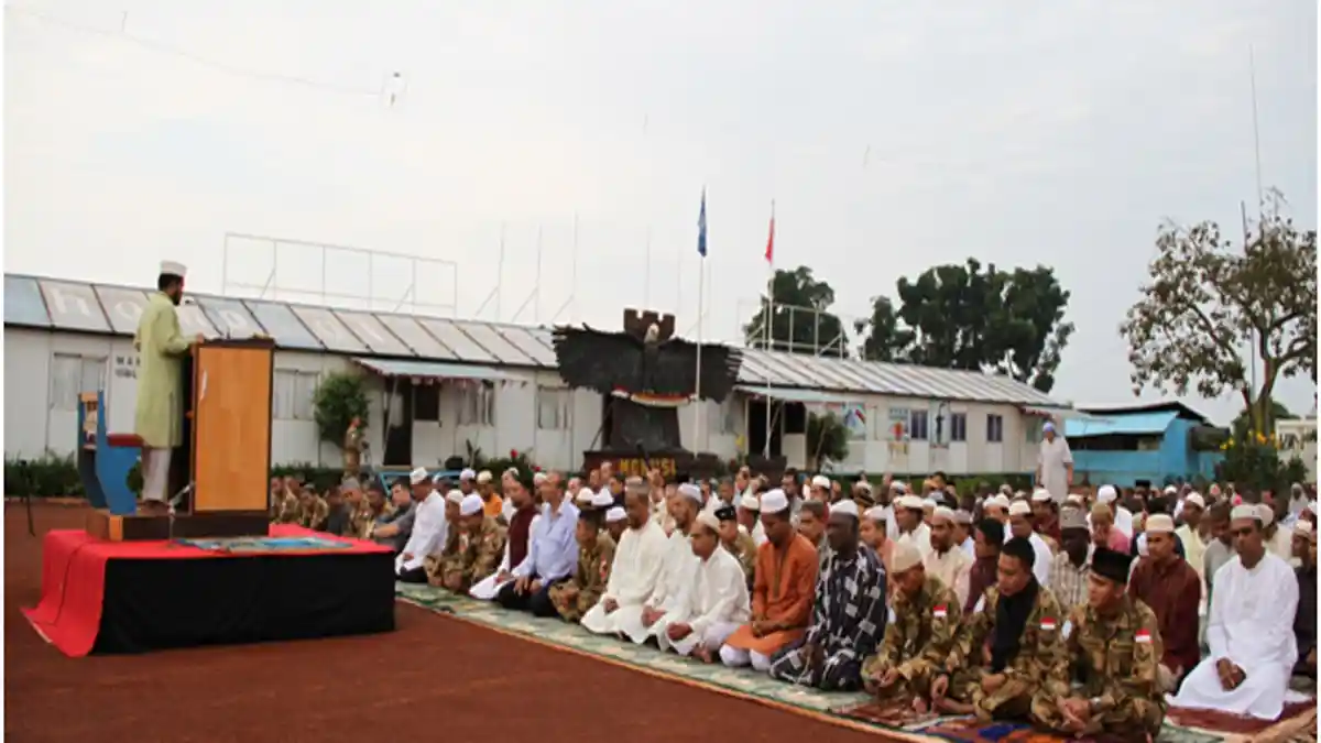 Prajurit TNI Konga XX-M/Monusco Sholat Ied di Belantara Hutan Kongo