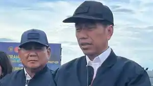 Presiden-Jokowi-didampingi-Menteri-Pertahanan-Prabowo-Subianto.jpg