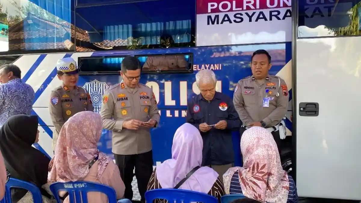 50 Buruh Dapat Layanan Perpanjang SIM Gratis pada Kegiatan May Day di Purbalingga