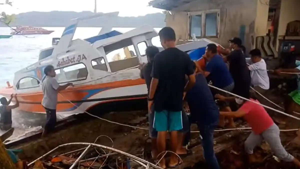 Wakil Ketua DPRD Talaud Berikan Bantuan Ambulance Laut kepada Warga di Kepulauan