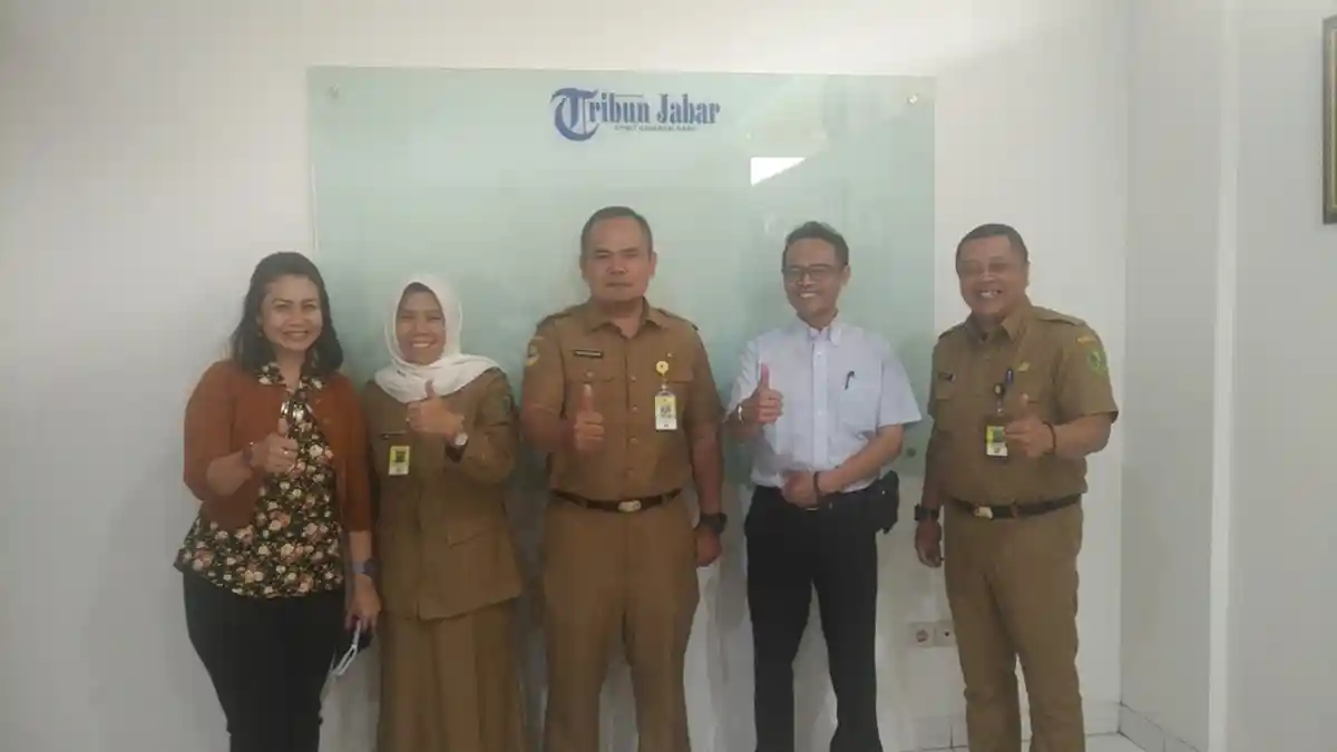 Humas dan Protokol Setda Kabupaten Bandung Berkunjung ke Tribun Jabar