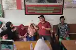 Sampai-Jadi-Dokter-Wali-Kota-Yogya-Jamin-Pendidikan-Azizah-Bocah-6-Tahun-yang-Merongsok-Bantu-Ayah.jpg