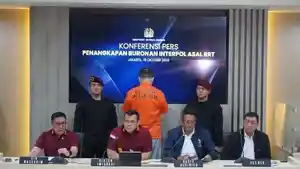 Petugas-Imigrasi-Bandara-Internasional-Ngurah-Rai-berhasil-menangkap-buronan-interpol.jpg