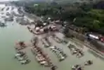 Perahu Nelayan di Pinggir Jalan Pantura Lasem Rembang