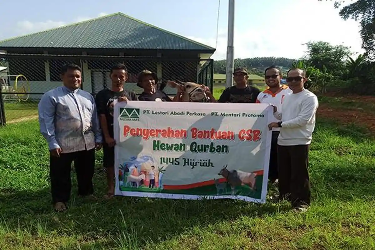 Jalin Kebersamaan di Idul Adha, PT LAP Bagikan 3 Ekor Sapi Kurban ke Desa Sekitar dan Karyawan