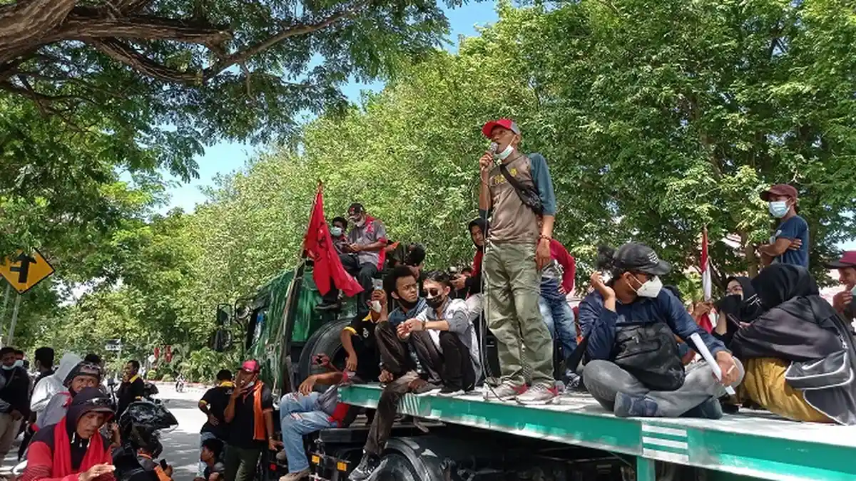 Buruh Transportasi Kontainer di Palu Ancam Mogok Kerja karena Solar Langka