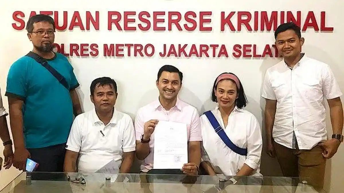 Anjasmara Laporkan Haters yang Hujat Dian Nitami di Medsos, Para Seleb ini Juga Lakukan Hal Serupa