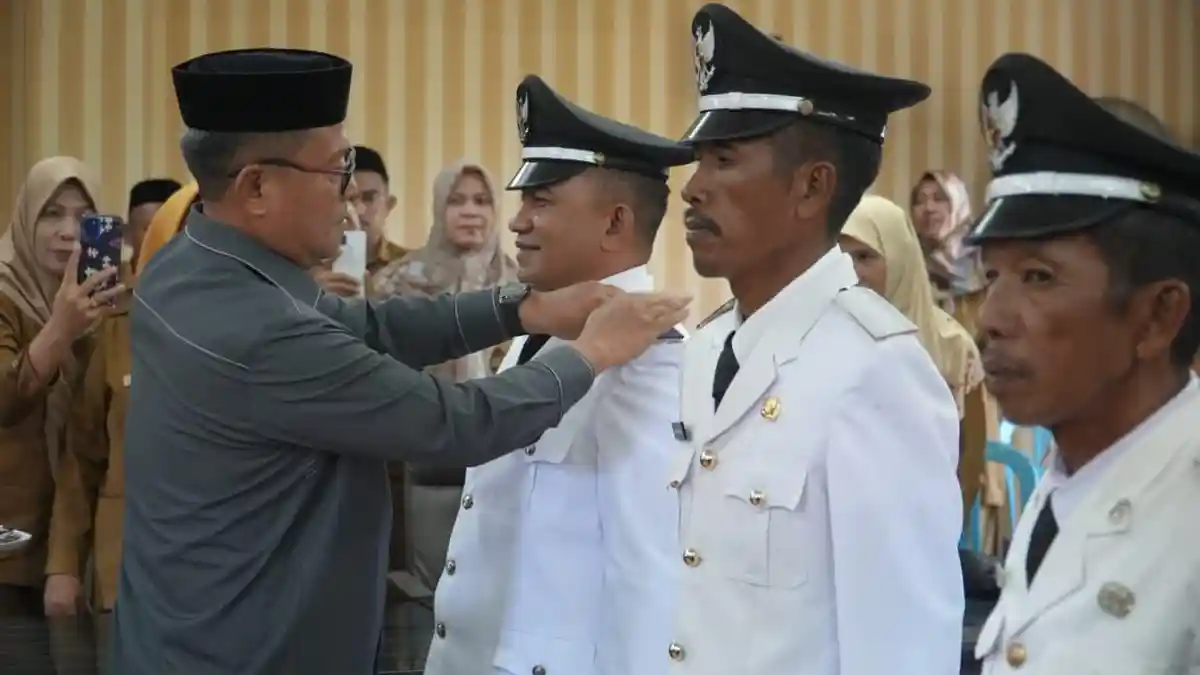 Bupati Gorontalo Utara Thariq Modanggu Lantik 3 Penjabat Kepala Desa
