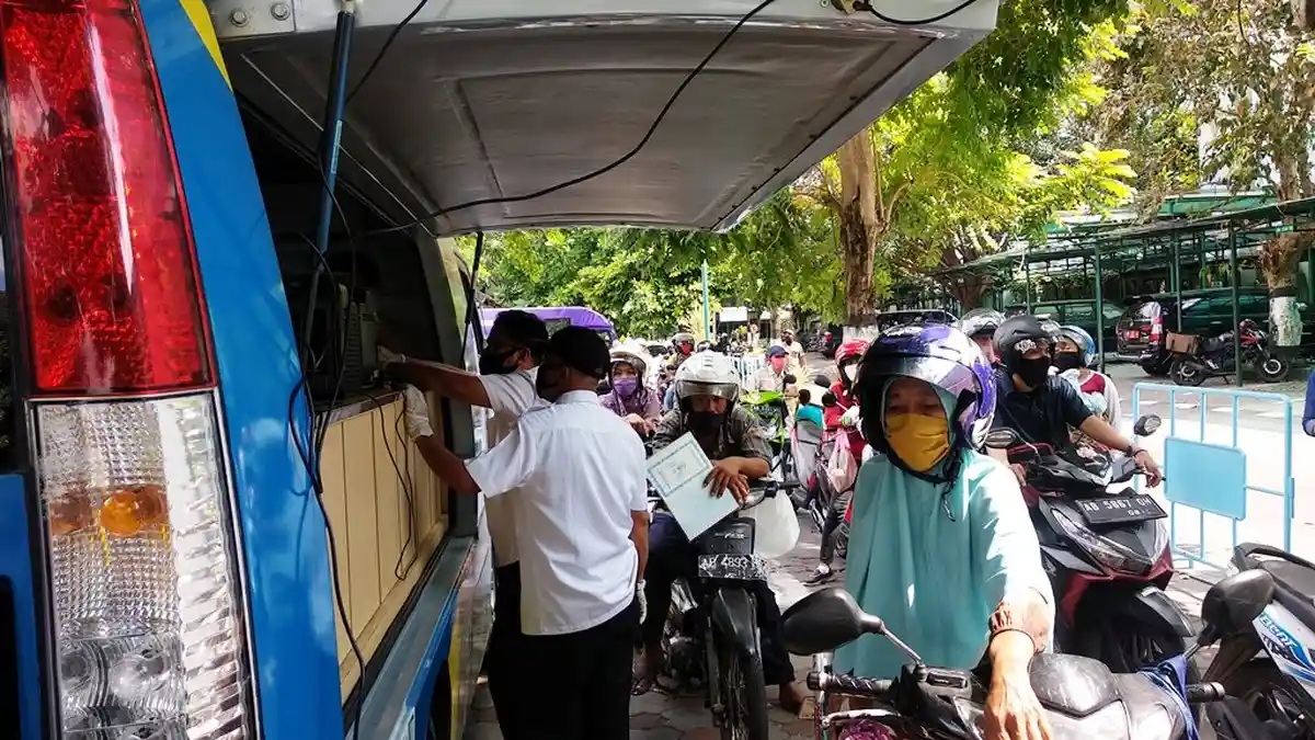 Peminat Layanan Drive Thru KTP Membludak, Disdukcapil Kota Yogya Batasi 150 Pemohon per Hari