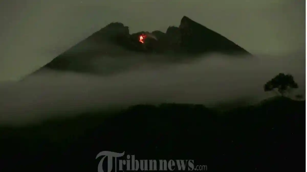 Video Detik-detik Gunung Merapi di Yogyakarta Meletus, Tinggi Kolom Erupsi Capai 2.000 Meter