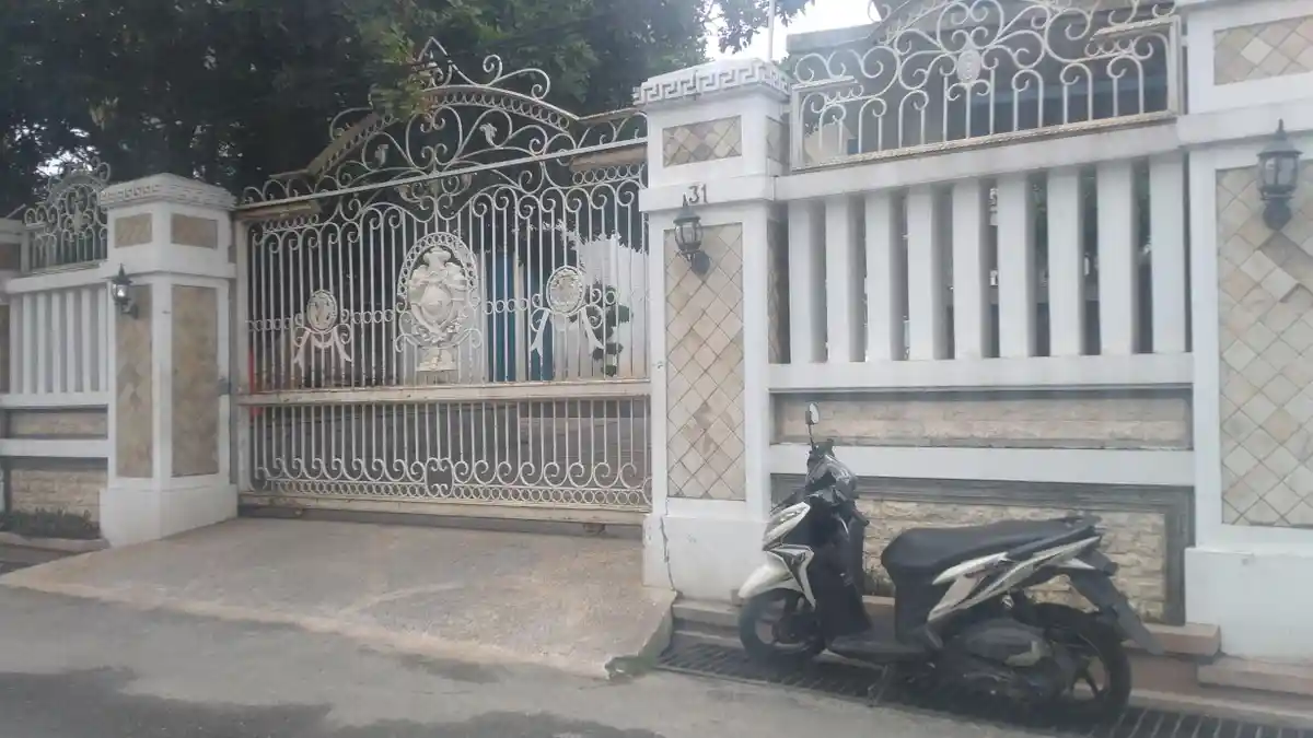 Jelang Pencoblosan, Rumah Cagub Riau Ini Tampak Sepi