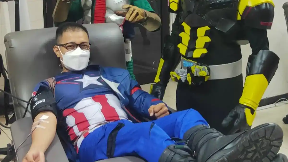 Serunya Donor Darah Sambil Foto Bareng Para Superhero di Surabaya