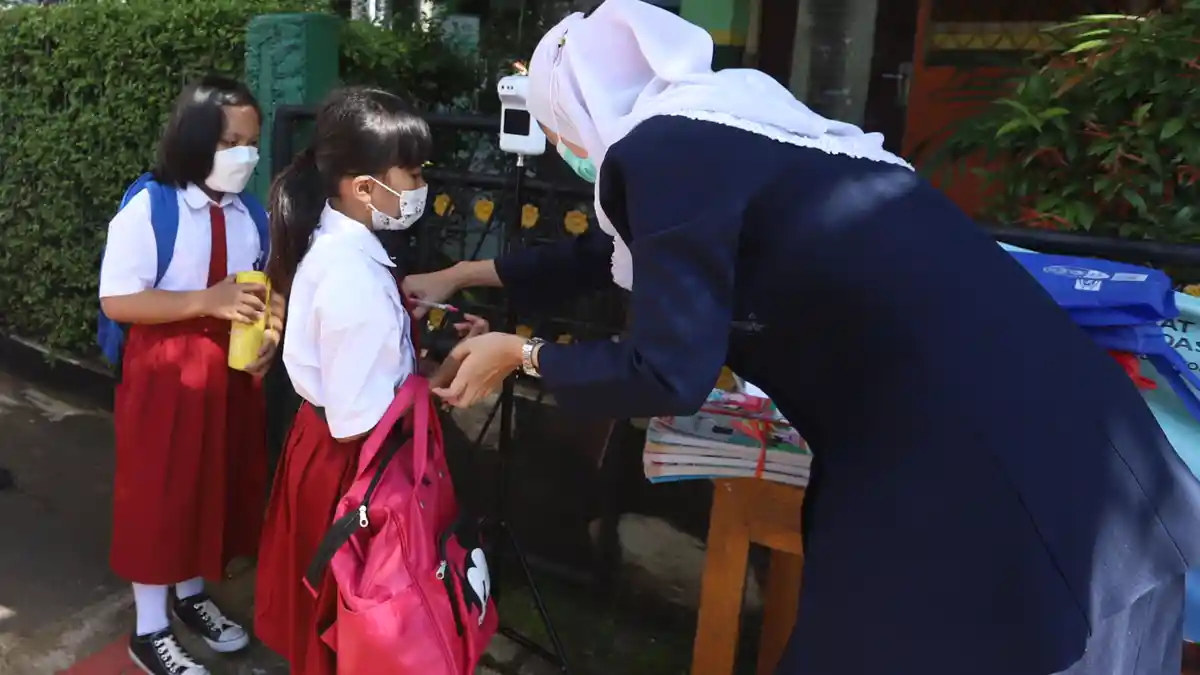 Kemendikbudristek: Guru Segera Divaksin untuk PTM Terbatas 100 Persen