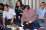 Jokowi Makan Malam Dilesehan Milik Anggota Band Gothic Metal Dre