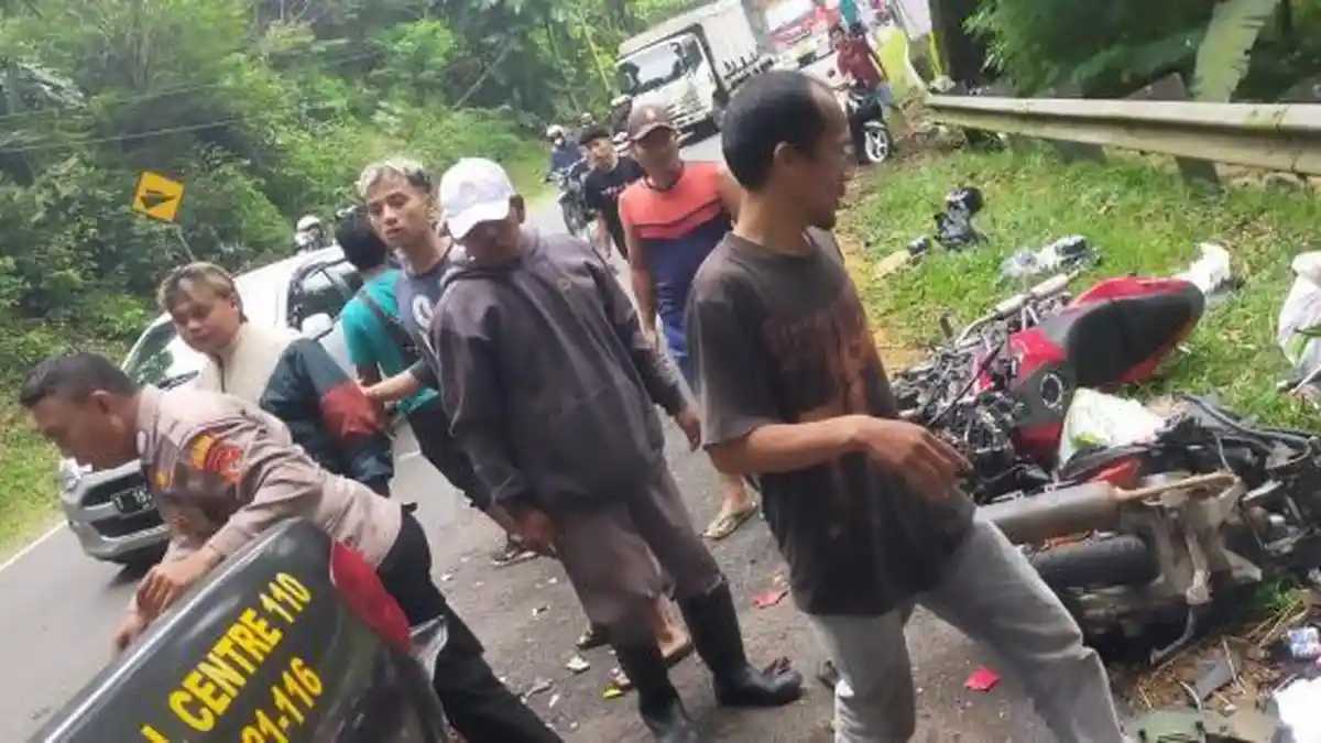 BREAKING NEWS: 2 Motor 'Adu Banteng' di Darangdan Purwakarta, 1 Tewas dan 2 Orang Luka-luka