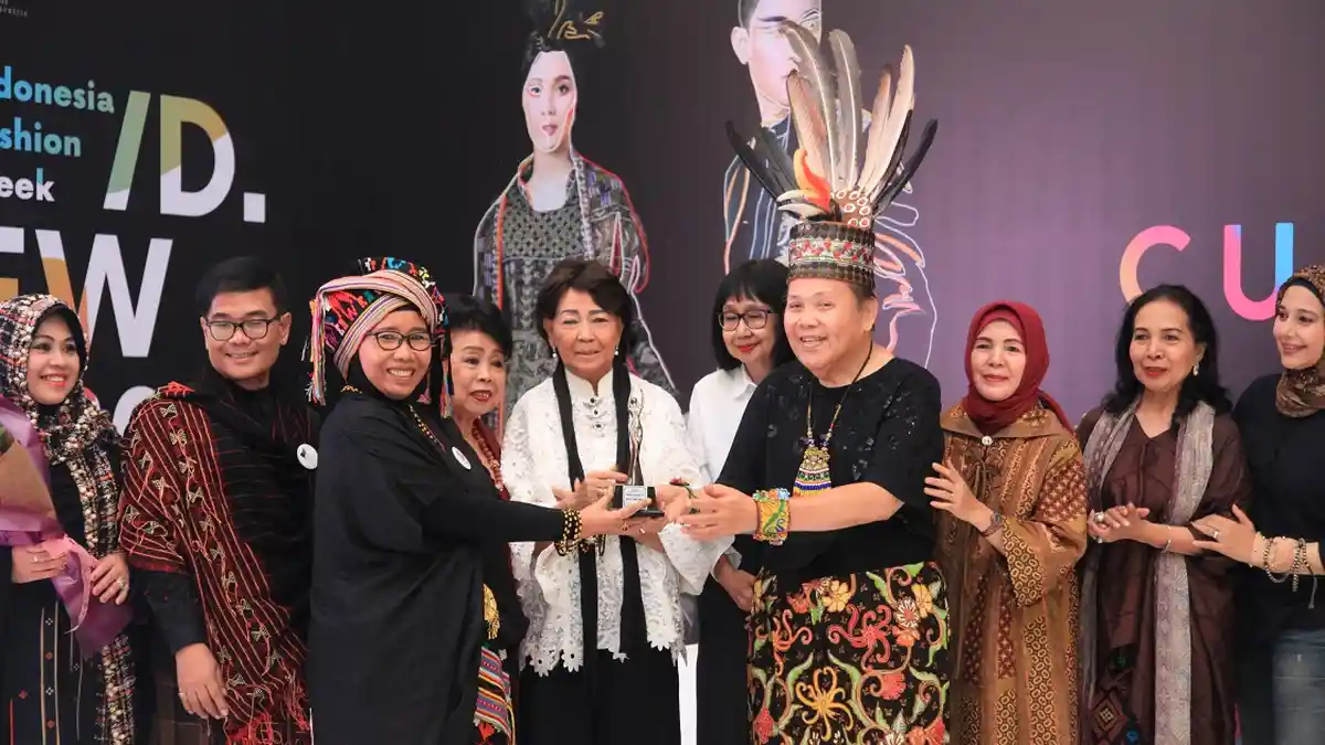 Bertajuk Bhinneka Tunggal Ika KDEI Sajikan 30 Desainer Di IFW 2019
