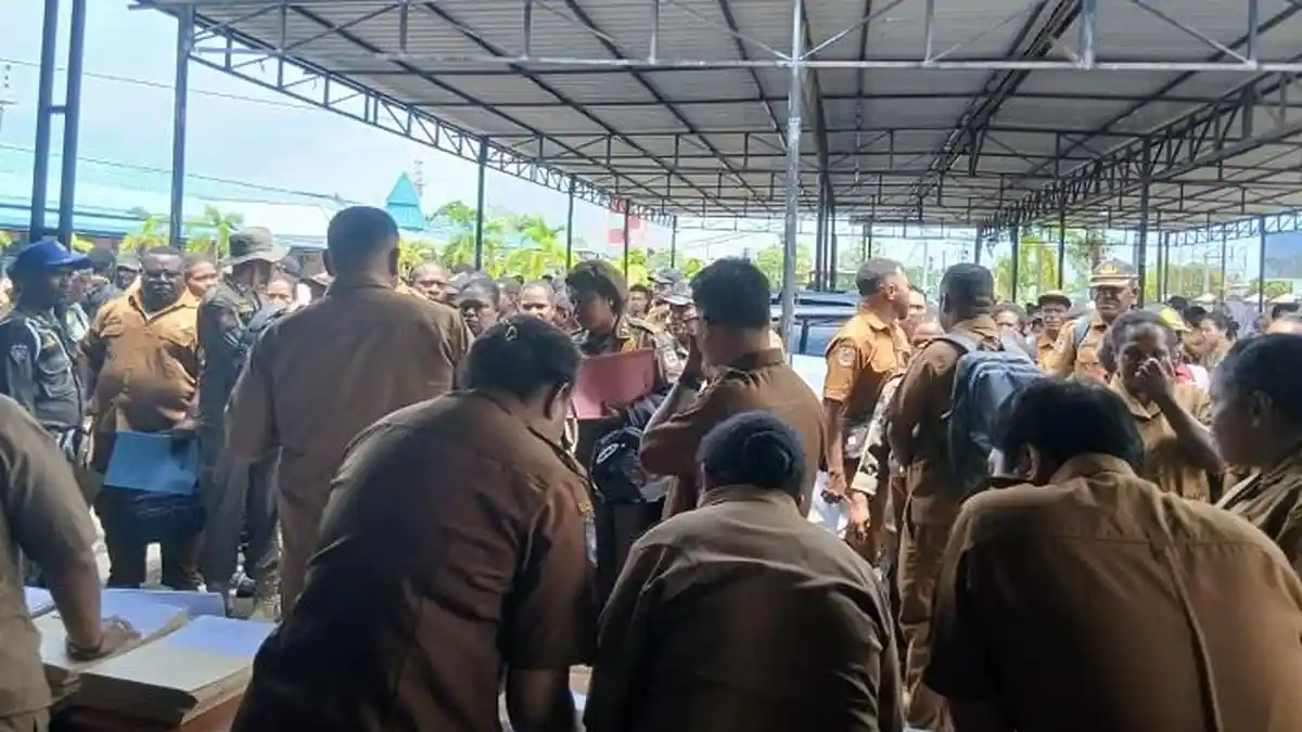 BKPSDM Papua Tengah Serahkan STTP Latsar 874 CPNS