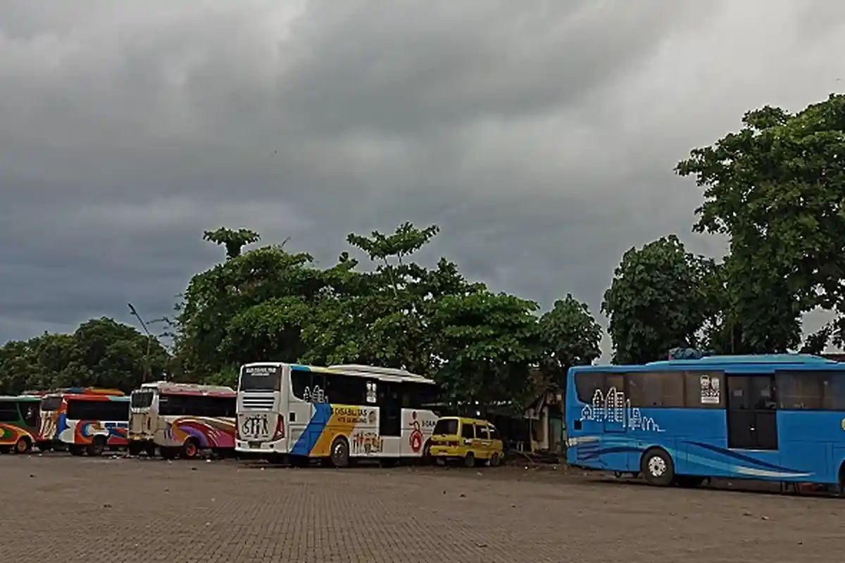 Mudik Lebaran, Terminal Sumer Payung Sumbawa Didominasi Pergerakan Bus AKAP dan AKDP