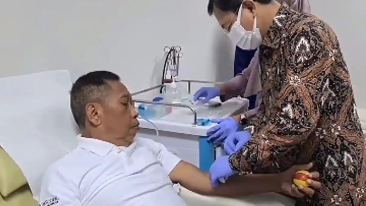 Sosok yang Menemani Tukul Arwana Saat Disuntik Dokter Terawan, si Komedian Terima Vaksin Nusantara