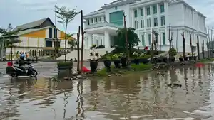 depan-kantor-Bupati-Pasuruan-yang-terendam-banjir-dengan-ketinggian-40-sentimeter-lebih.jpg
